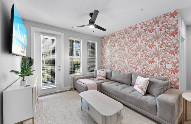 Beachy Oasis: Posh 2BR/2BA with Pool & Gym