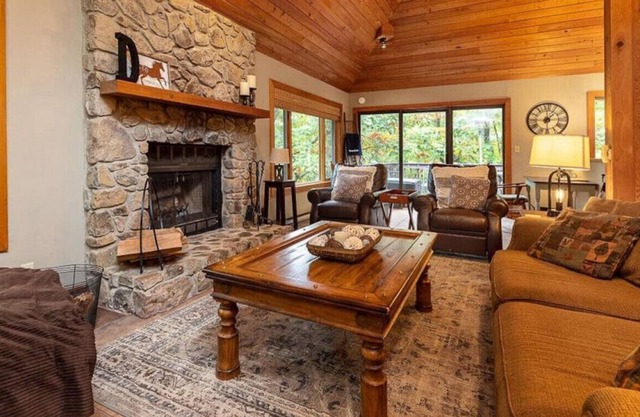 Bear Cave Haus at Wintergreen Resort