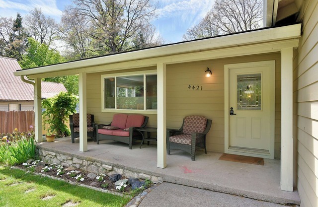 Bear Creek Bungalow, Comfortable home for everyone