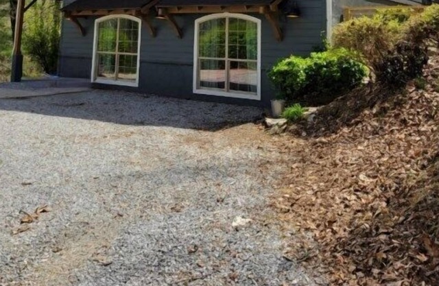 Bear Crossing- Exciting Adventure Ahead! Pets Welcome - Hiking!