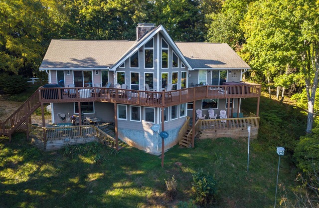 Bearadise Ridge-Hot tub-Fireplace-Fire pit-Amazing View