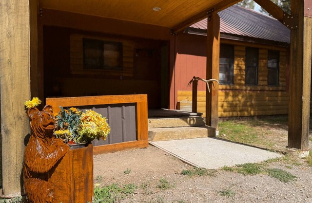 Bears Den* 5Br, 2Ba, Pet Friendly, Wifi, Bbq Grill, 24 Miles to Yellowstone