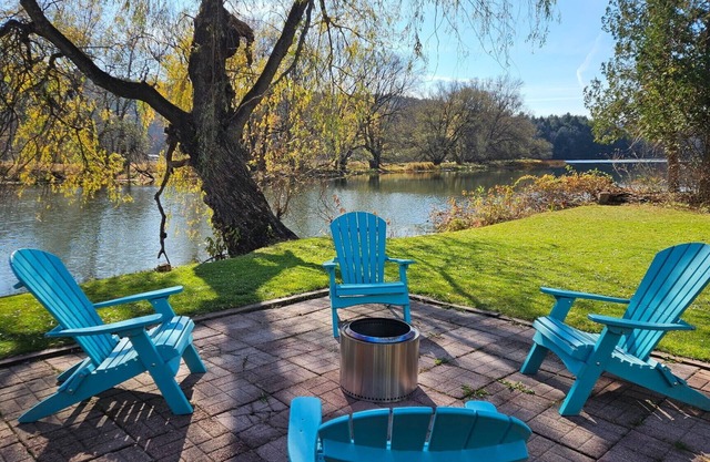 Beau Rivage Waterfront, kayak, SUP, great fishing, swimming, fire pit, updated