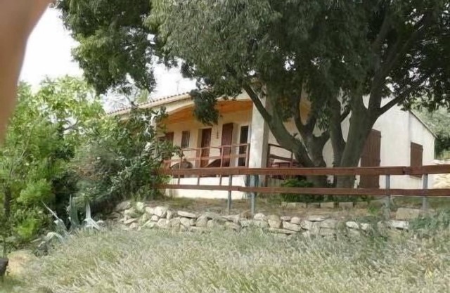 BEAUCAIRE Recent house surrounded by nature