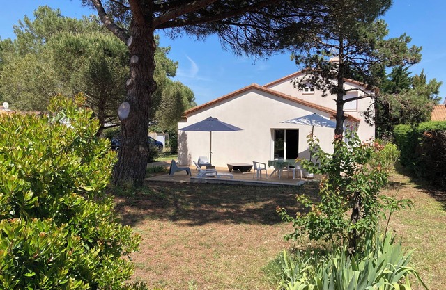 Beautiful Family House, 4 rooms on Large Land in L'aiguillon la Presqu'île