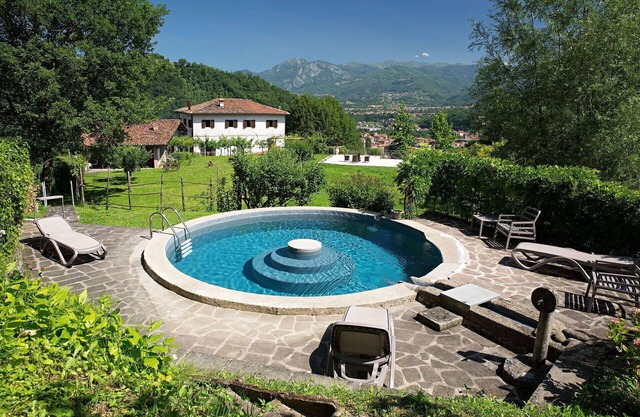 Beautiful private villa for 6 people with WIFI, private pool, TV, patio, panoramic view and park.