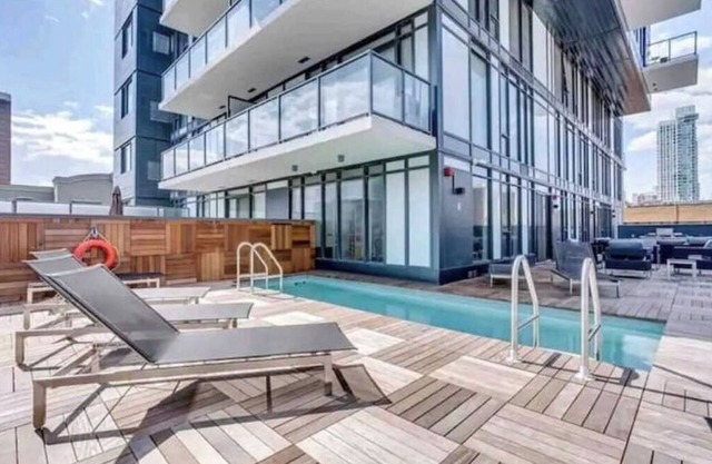 beauti 2 bedroom with 2 bathroom condo in downtown