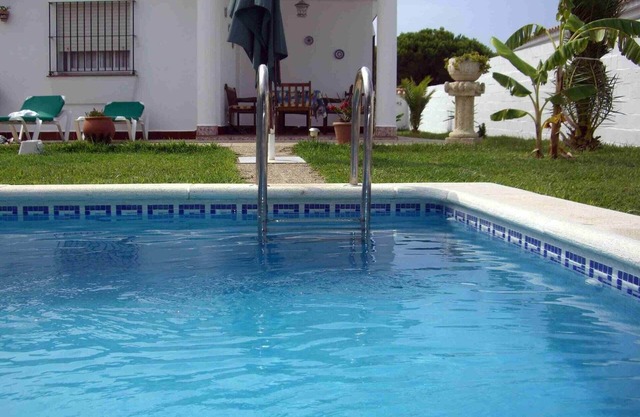 Beautiful two bedrooms holiday villa fully self contained with private swimming