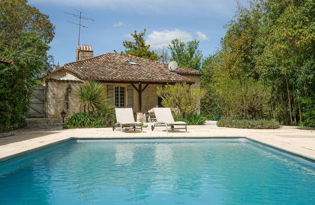 Beautiful Old Bastide with private pool and heated Nordic bath, near Montcuq