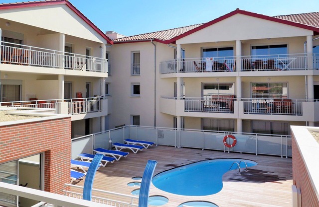 Beautiful apartment for 3 guests with WIFI, pool, TV, terrace and parking