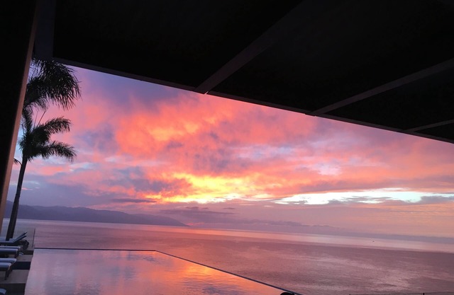 Beautiful 3 bedroom 3 bath with Beach Club on the beach