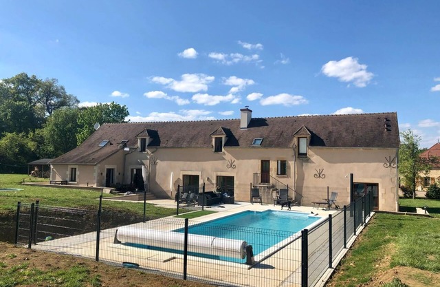 Beautifully Converted Farmhouse, family friendly with heated pool, huge garden