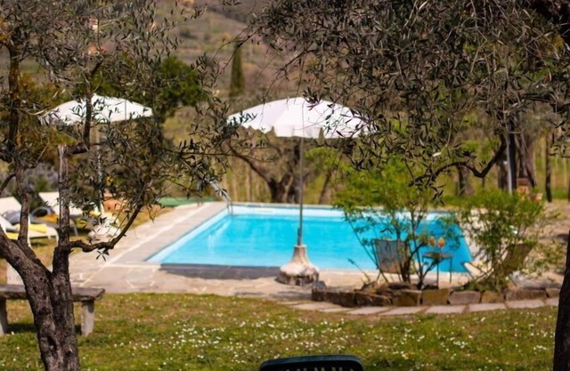 Beautiful private villa with WIFI, A/C, private pool, TV and pets allowed, close to Arezzo