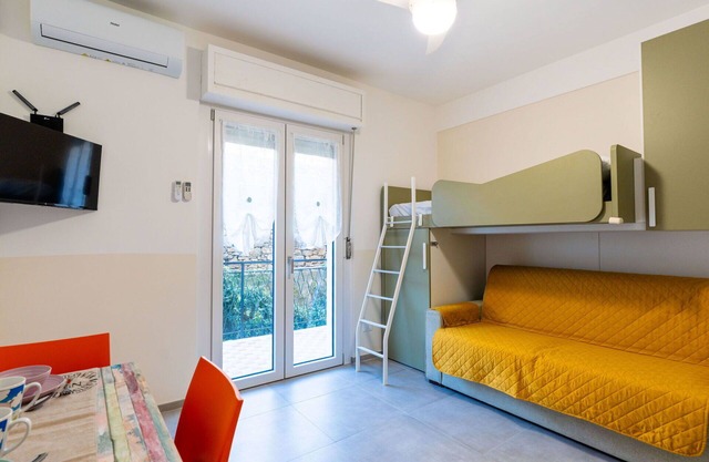Beautiful apartment for 3 people with A/C, WIFI, TV, balcony, pets allowed and parking