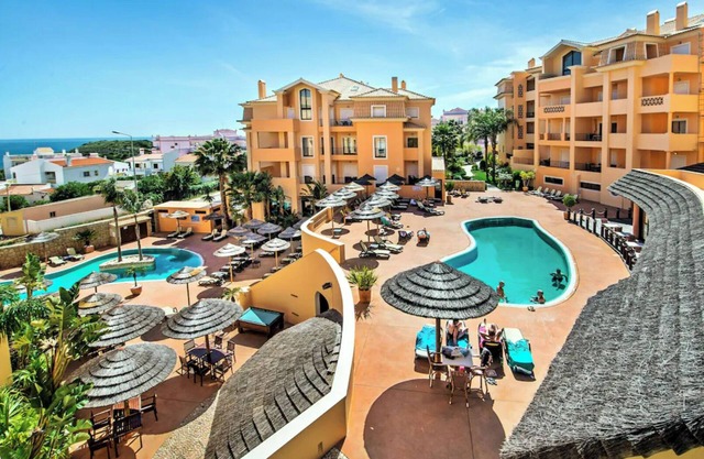 Beautiful 1 bed Apt with heated pool/sauna/hot-tub/gym