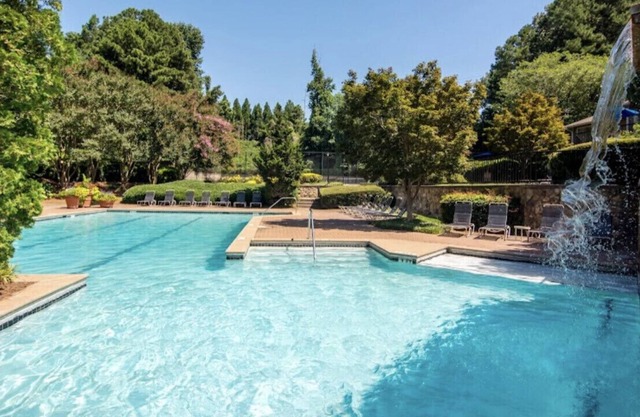 Beautiful 1 Bedroom Apt! 4th Night FREE on extended stays!!