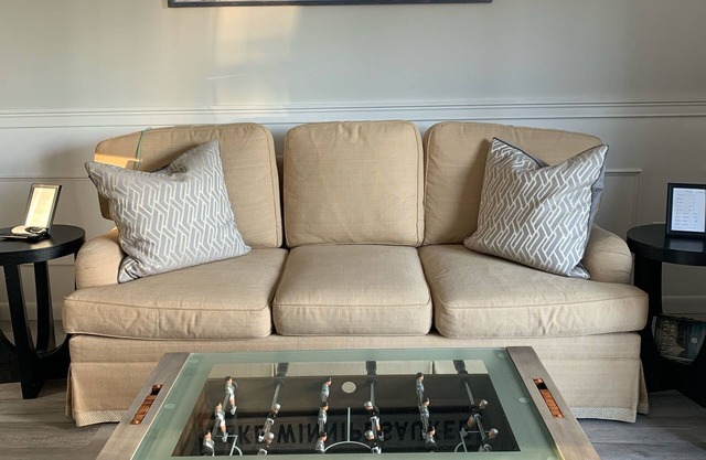 Beautiful 1 bedroom condo-Lake views. Now offering monthly rental PRIME Location
