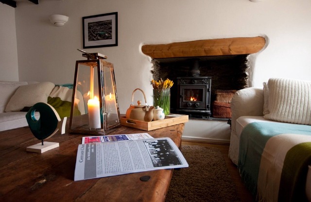 Beautiful 19th Century Seaside Cottage with hot tub and river views