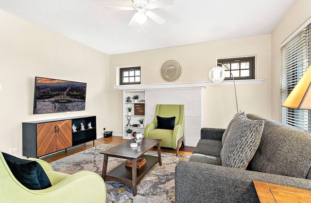 Beautiful 1BR Home in Historic Hyde Park Near University of Chicago