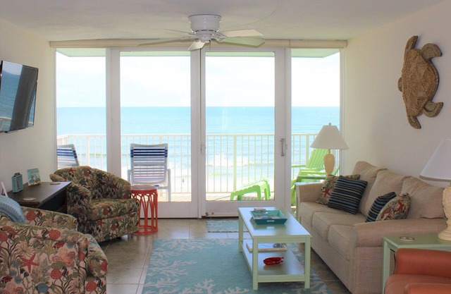 Beautiful 2/2 DIRECT OCEANFRONT Condo w/OCEANFRONT Heated Pool on NoDrive Beach