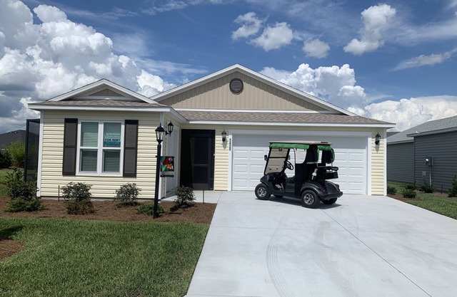 Beautiful 2/2 Villa w/Golf Cart, BBQ, & FREE WiFi!