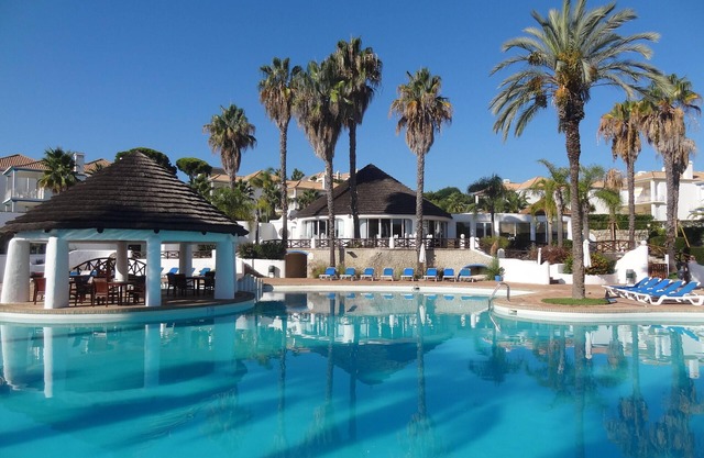 Beautiful 2 Bed Apartment with Private Garden, Large Palm Fringed Communal Pool