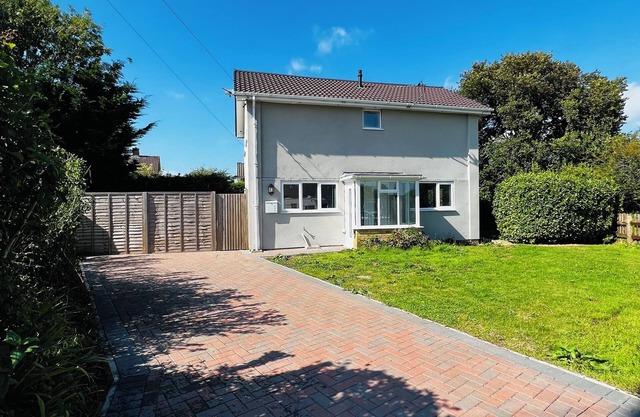 Beautiful 2 bedroom full-furnished semi-detached house with parking