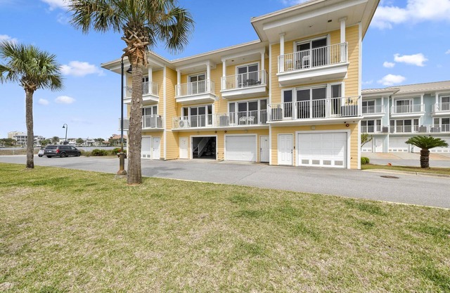 Beautiful 2 Bedroom, 2.5 Bath Townhouse on Sabine Bay w/Elevator!