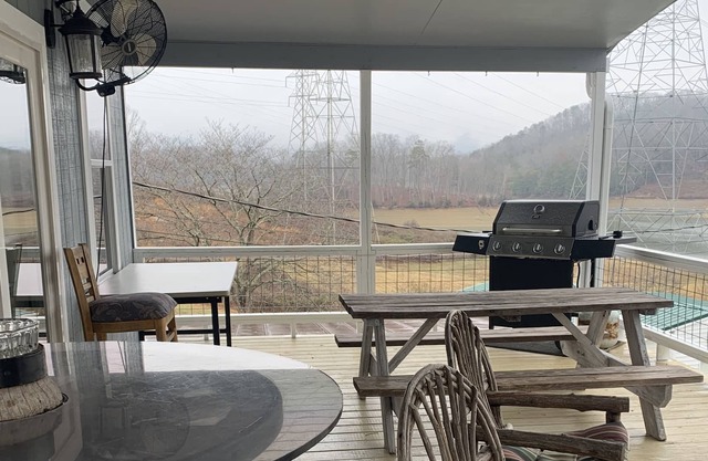 Beautiful 2 bedroom, 2 bath house with large deck overlooking Cherokee Lake.