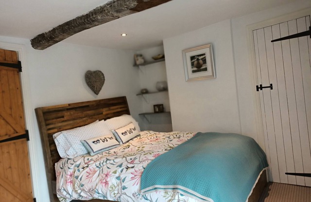 Beautiful 2 bedroom spacious Cottage in the heart of historic Richmond