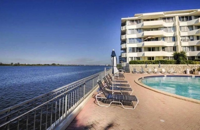 Beautiful 2 Br. Condo (230344) by Houzlet