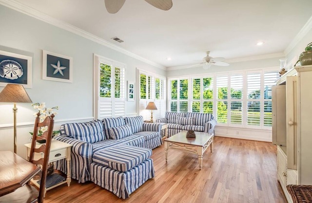 Beautiful 2BR 2BA Lakeside Villa with Lake Views