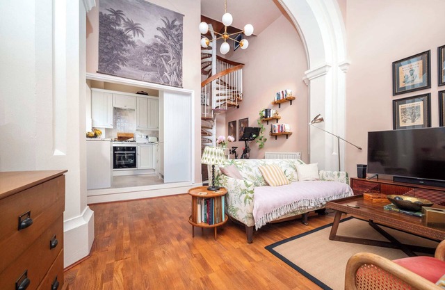 Beautiful 2BR Flat with Amazing Garden