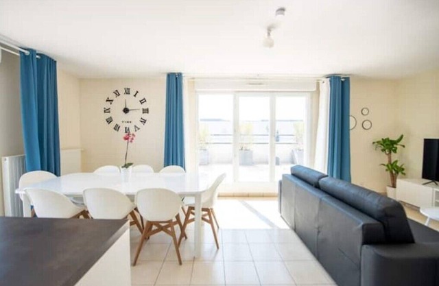 Beautiful 3 bedroom apartment 20 min from Parisnn
