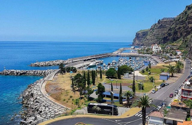 Beautiful 3-bed House in Arco da Calheta