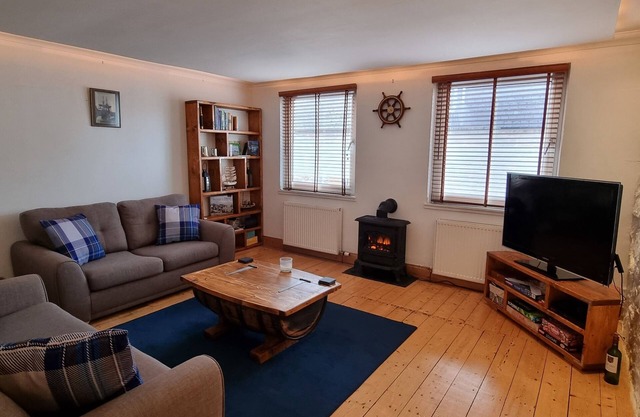 Beautiful 3 bed house, short walk from the beach