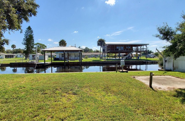 Beautiful 3 bedroom 2 bath oasis on a canal near the Tampa Bay