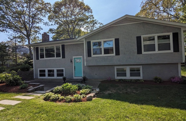 Beautiful 3 bedroom, 3.5 bath house, walk to Osterville Village