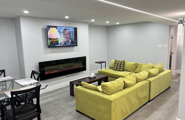 Beautiful 3 Bedrooms with 2 Baths