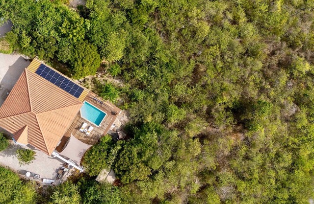 Beautiful 3 bedroom villa with swimming pool & sea view in Coral Estate