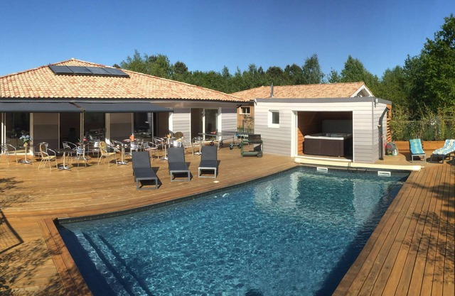 Beautiful 300 m² house with heated swimming pool and spa Close to the ocean