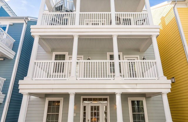 Beautiful 3 Story Ocean-Block Home For Rent