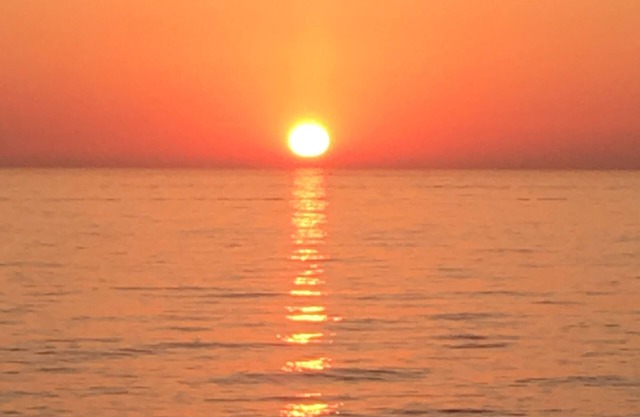 Beautiful 4 Beach home with pool & private beach Muskegon-Norton Shores!