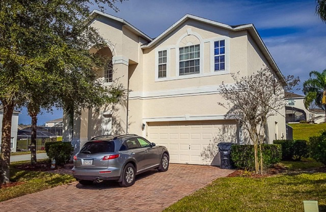 Beautiful 4 bed, 3 bath luxury family villa with pvt pool near Disney!