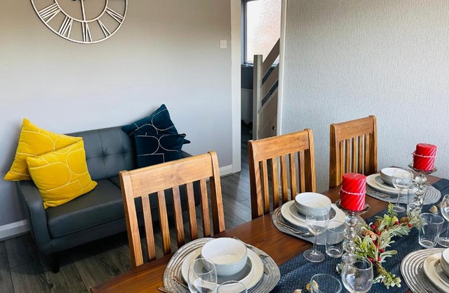Beautiful 4-Bed House in Birmingham AIRPORT NEC