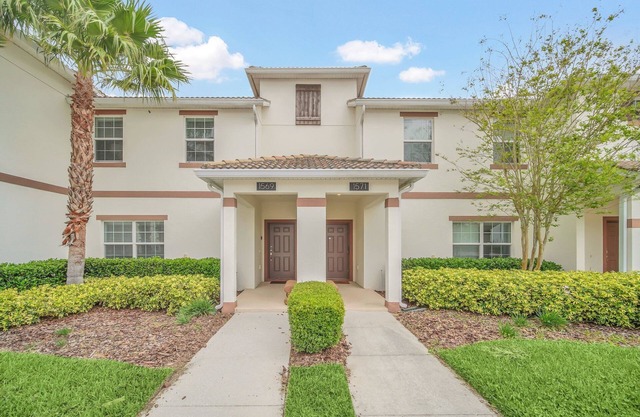 Beautiful 4 Bed Town Home with Splash Pool-1569PD