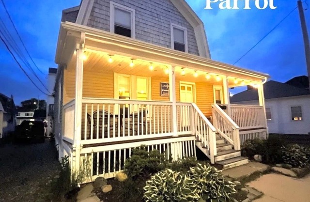 Beautiful 4 bedroom, 1.5 bath Beach Cottage with Central AC