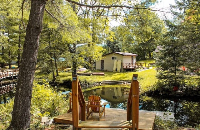 Beautiful 4 bedroom cottage with a Sauna!