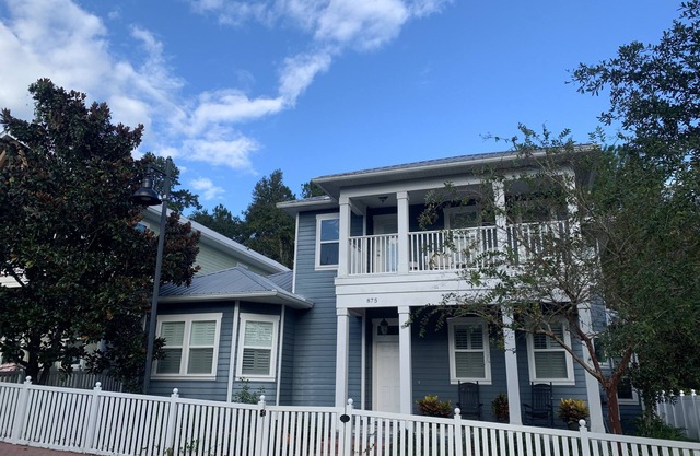 Beautiful 4 BR 3.5 BA 5 minutes from the stadium, a mile from the Oaks Mall