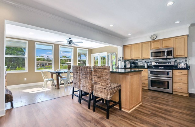 Beautiful 4BD/2BA Waterfront Pool Home